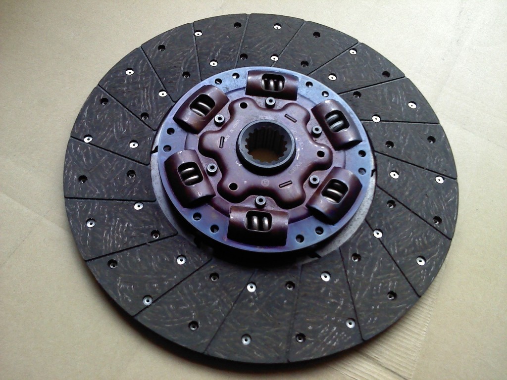 USED Clutch Disc -  Ford 1997 Aerostar, 1997-2003 Explorer, 2001-2003 Explorer Sport Trac, 2001-2006 Ranger, Mazda 2001-2006 B4000